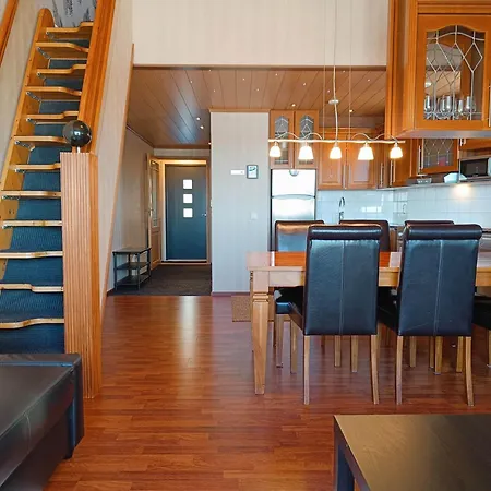 Naekoealahuoneisto 420 * Syöte