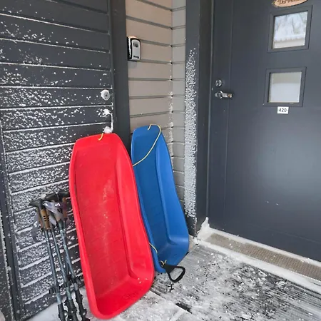Naekoealahuoneisto 420 Syöte