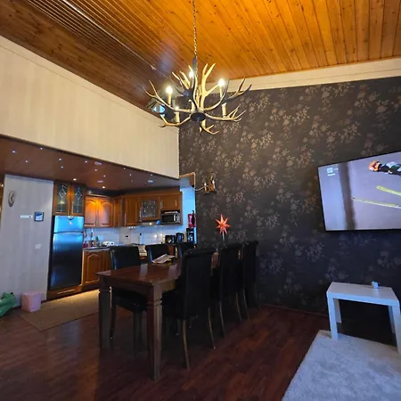 Naekoealahuoneisto 420 * Syöte